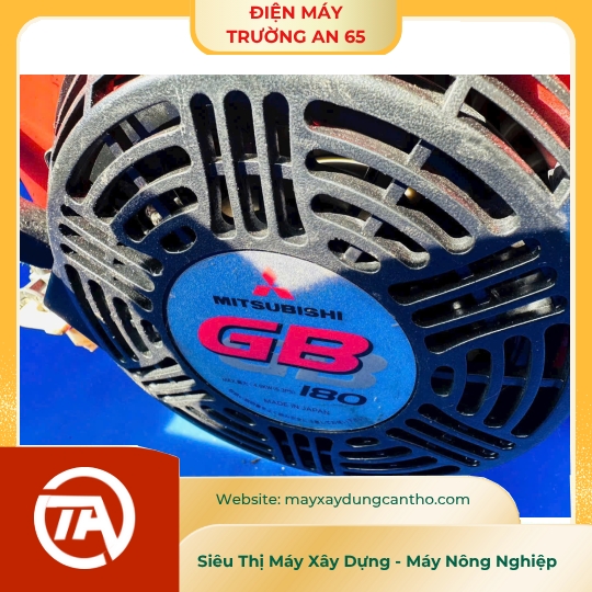 Bơm thuyền chạy xăng 