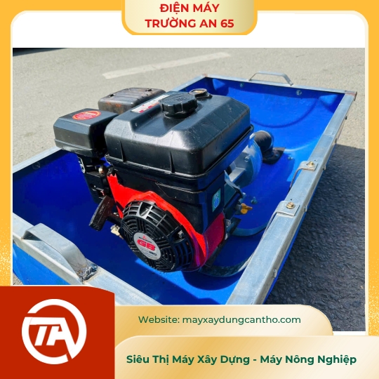 Bơm thuyền chạy xăng 